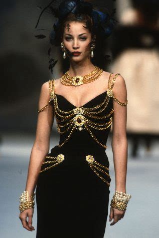 1992 chanel couture chain dress|chanel's 1992 chain dress.